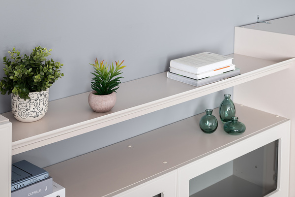 Гостиная Ричфорд композиция 2 с карнизами, кашемир 5981 BS, моно керамика D166-2 ПВХ, белый PE шагрень (собирается на любую сторону)